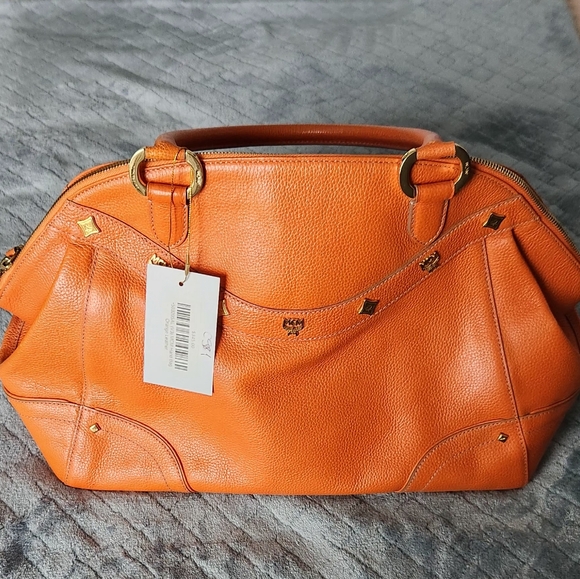 MCM Pre-owned Large Leather Tote - Picture 2 of 12